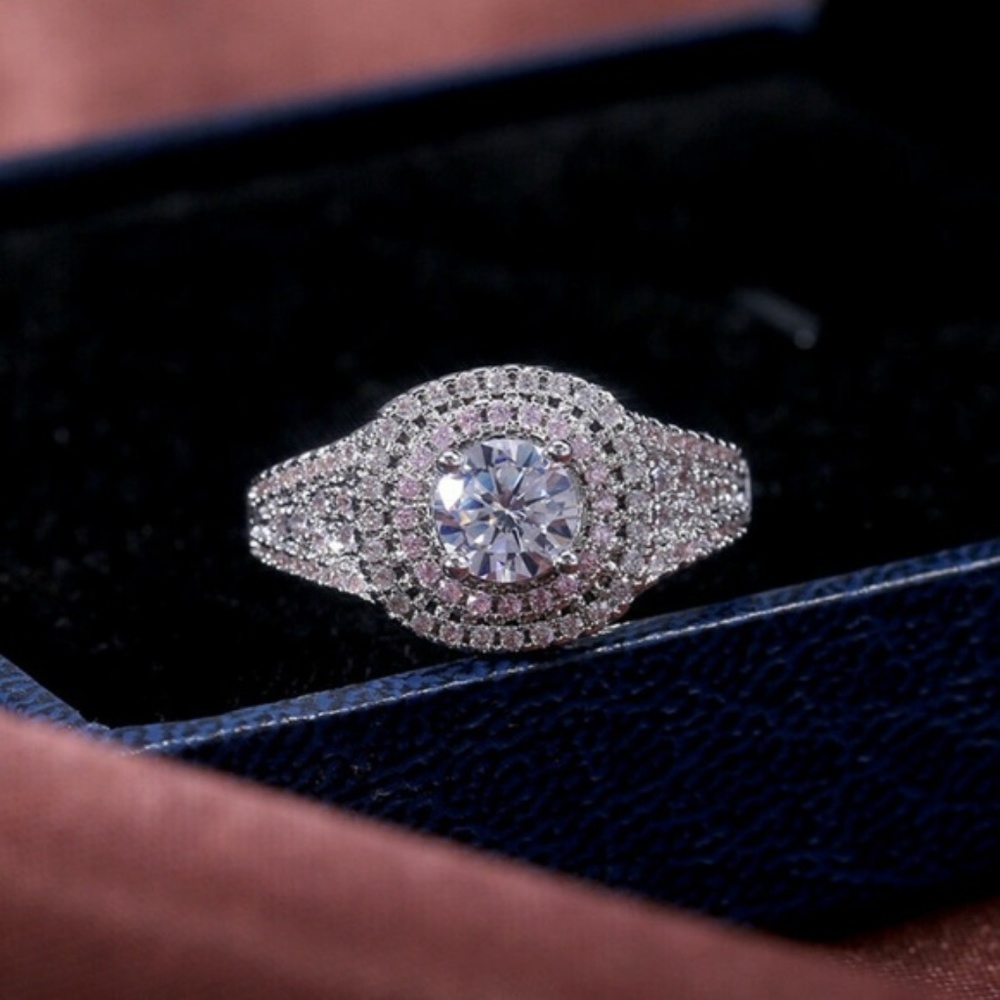 Adorable 925 Silver Round Cut White Sapphire Ring - Picture 4 of 4